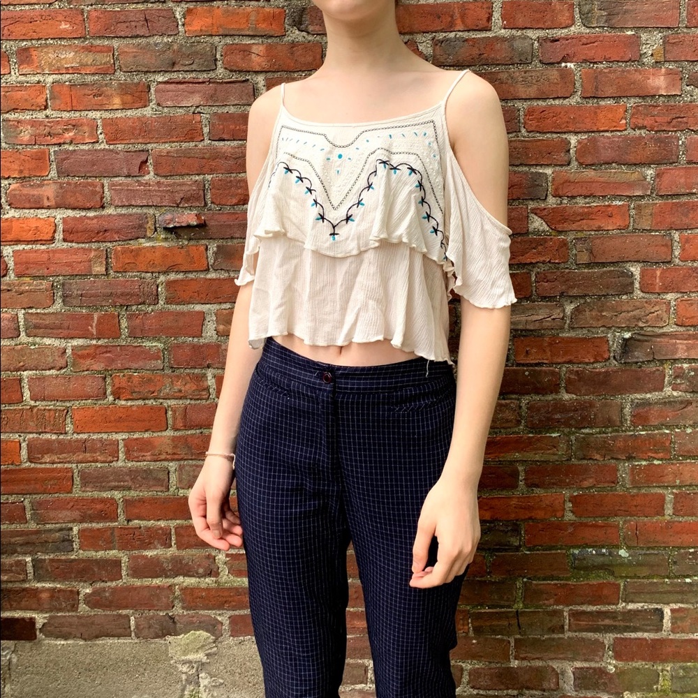 Lettuce edge off the shoulder crop tank top
